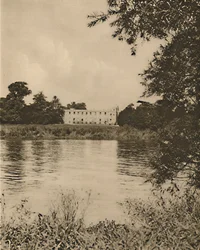 Fair Thames vasker Reedy Banks af Syon House, c1935.