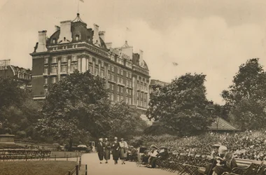 Villiers Street Sektion af Victoria Garden og en udsigt over Cecil Hotel, c1935.