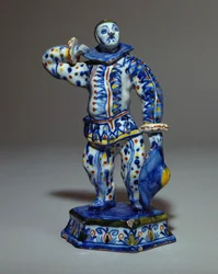 En hollandsk Delft-figur af Harlekin, ca. 1720