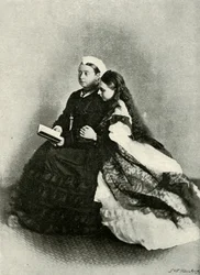 Hendes Majestæt med prinsesse Beatrice, april 1871, c1897.