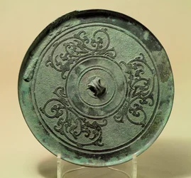 Spejl med sammenflettede drager, østlige Zhou-dynasti, krigsførende stater, 475-221 f.Kr. (bronze)
