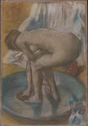 Badende kvinde i et lavt kar