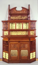 Harmony in Yellow and Gold: The Butterfly Cabinet, 1877-78 (olie på mahogni med gule fliser, messinglister og glas)