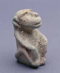 Bavianstatuette, fra Hierakonpolis-templet, hovedaflejring, tidlig dynastisk periode, 1.-2. dynasti (glaseret fajance) (se også 113908)
