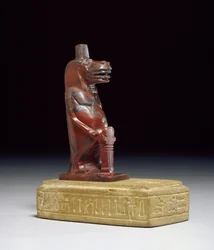 Flodhest-gudinden Taueret, der holder en fletning af rullet papyrus, som danner det beskyttende hieroglyftegn, 