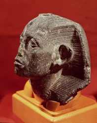 Leder af Sesostris III, fra Medamud nær Karnak, Mellemriget, ca. 1862-43 f.Kr. (granit)