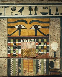 Paneldetalje med apotropaiske øjne over den lukkede dør, symboliserer overgangen til underverdenen, fra Sarcophagus of Irinimenpu