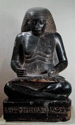 Amenhotep, søn af Hapu, siddende med ben over kors, fra Amuns tempel, Karnak, ca. 1391-53 f.Kr. (granit)