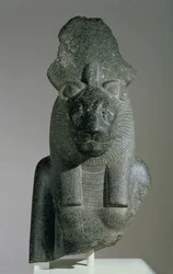 Buste af Sakhmet fra en siddende statue, enten fra Mut Precinct eller lighustemplet af Amenhotep III (granodiorit)