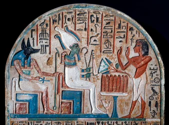 Egyptisk antikvitet: Nanai stele repræsentanten, der tilbeder Osiris og Anubis, de dødes guddom, som har livets nøgle i form af et Ansee-kors (Ankh). Malet kalksten. Slutningen af det 18. dynasti. 14. århundrede f.Kr. Torino, egyptisk museum - Egypti