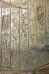 Egyptisk antikvitet: relief og hieroglyffer af graven af Kha em Het (Khaemhat) inspektør af lofter og skriver ved hoffet til Amenophis III (TT57). 18. dynasti. 1530-1290 f.Kr. Vallee des Nobles. Luxor, Vestbredden, Egypten