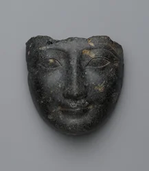 Ansigt fra et sarkofagdæksel, købt i Luxor, New Kingdom (granit)