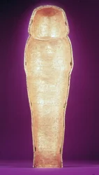 Interiør af en af de overdækkede kister, fra Tutankhamons grav (ca. 1370-1352 f.Kr.) New Kingdom (slået guld) (se også 227991-2)
