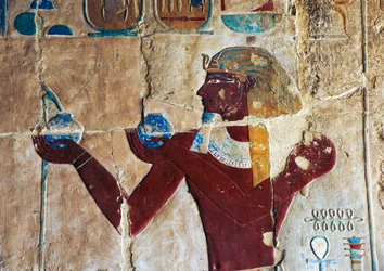 Malet relief af Thutmose, der tilbyder vin til Sokaris, Hatshepsuts gravtempel, Deir el-Bahari, Luxor, Theben (Unescos verdensarvsliste)