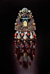 Pectoral med en fugle-skarabé, fra Tutankhamons grav, New Kingdom (guld cloisonne dekoreret med halvædelsten og glaspasta)
