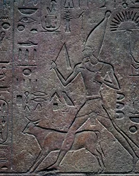 Dronning Hatshepsut ledsages af Apis-tyren under de ceremonielle aktiviteter i forbindelse med jubilæumsfesten, relief, Amun-templet, Karnak-tempelkomplekset (Unescos verdensarvsliste)
