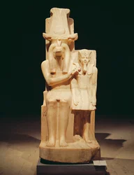Sobek tilbyder en Ankh til Amenhoteop III (ca. 1417-1379 f.Kr.) New Kingdom (alabaster)