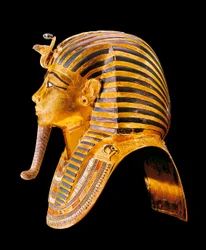 Tutankhamons gyldne maske. Omkring 1340 f.Kr. Fra All-Ankh-Amons grav (Tutankhamon eller Tutankhamon), Kongernes Dal, Deir el-Bahari (Dayr al-Bahri). Kairo. Det Egyptiske Museum.
