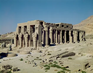 Osiride-figurer af Ramesses II (1279-1213 f.Kr.), der flankerer væggene i Den Anden Domstol, New Kingdom,