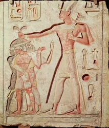 Ramses (1279 - 1213 f.Kr.) slår sine fjender (malet kalkstensrelief, 19. dynasti)