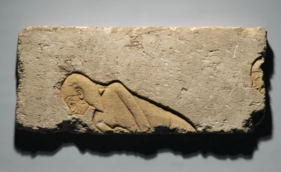 Relief, der viser to mænd, der bukker, fra Tell el-Amarna, New Kingdom, ca. 1352-1336 f.Kr. (kalksten)