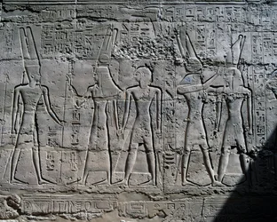 Scener med ofringer til guder, relief, indvendige vægge i den store hypostylhal, Karnak-tempelkomplekset (Unescos verdensarvsliste)