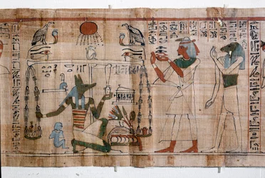 Egyptiske oldtidsgenstande: psykostasi (vejning af sjæle). Papyrus fra De Dødes Bog. Papyrus fra det 21. dynasti