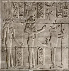 Relieffer i det indre helligdom, Philae-templet, Aswan, Egypten