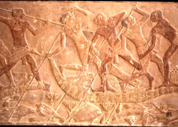 Mænd, der spyr fisk fra papyrusbåd, Ptah-Hotep-graven, 5. dynasti (foto)