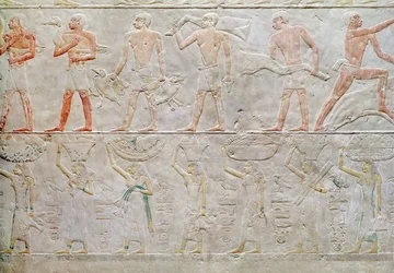 Relief, der viser mennesker, der bærer ofre af mad, fra Mastaba i Akhethotep, Det Gamle Kongerige, ca. 2400 f.Kr. (malet kalksten)