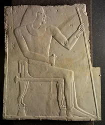 Relief af Nyankhnesut siddende, fra Saqqara, ca. 2311-2281 f.Kr.
