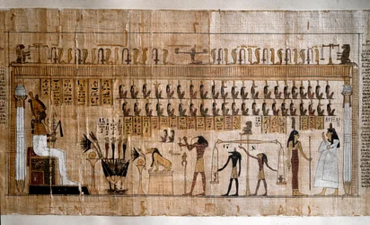 Egyptisk antikvitet: vejning af sjæle (psykostase). Papyrus af en dødebog. Torino, Egyptisk Museum - Det gamle Egypten: vejningen af sjælene (psykostasi). Papyrus fra de dødes bog. Egyptisk Museum, Torino, Italien