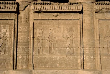 Egyptisk oldtid: Romersk mammisi til minde om fødslen af ​​Ihy, søn af Isis. Hathors tempel, Denderah, Egypten