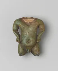 Fragmentær amulet af Pataikos, 1539-30 f.Kr. (fajance)