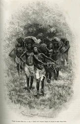 En flok unge piger, der bærer kurve fyldt med mad til forsyning af S.Pinto og hans mænd. Gravering af Emile Bayard, for at illustrere historien om, hvordan jeg har krydset Afrika, fra Atlanterhavet til Det Indiske Ocean, af major Serpa Pinto, i 1877-1878, 