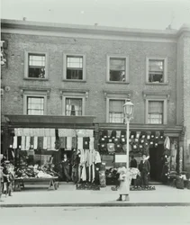 7-8 Gainsborough Road: forhøjninger, London, 1899