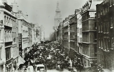 Cheapside, med udsigt mod øst til Bow Church, City of London, 1880