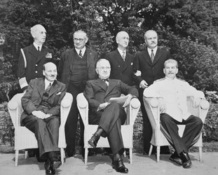 Clement Attlee (1883-1967) præsident Harry S. Truman (1884-1972) og Joseph Stalin (1879-1953) ved Potsdam-konferencen
