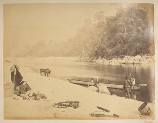 Færge på Teesta, nær Bheerkotee.  Udsigt over Darjeeling. 1870