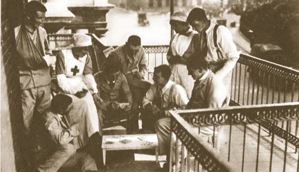 Glad, glad såret mand! Mænd, der har gjort deres for at nyde heltetilbedelse, fra The Illustrated War News, 21. juni 1916 (sepia-foto)