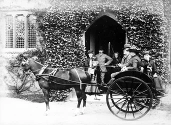 Ridetur med hest og fælder, ca. 1890