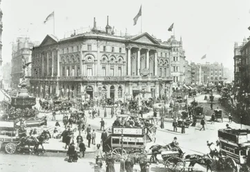 London Pavilion, Piccadilly Circus, Westminster LB: kigger mod øst, 1895