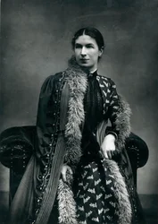 Fru Humphry Ward, 1881