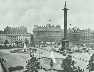 Nelsons Column, Trafalgar Square, Westminster LB: kigger mod sydøst, 1895
