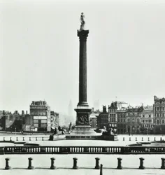 Nelsons Column, Trafalgar Square, Westminster LB: ser mod syd fra National Gallery, 1870