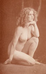 Nudistisk kunst: Cynthia (s/h-foto)