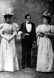 Scene fra en opførelse af "The Importance of Being Earnest" af Oscar Wilde (1854-1900) på St. James