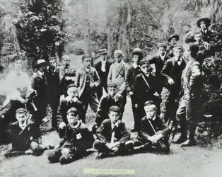 Den første London School Board skolerejse. Børn fra Bell Road Higher Grade School, Peckham besøger et kulleri i Forest of Dean, 1896