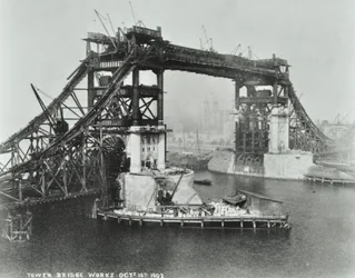 Tower Bridge under opførelse, 1892