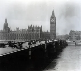 Udsigt over Westminster Bridge og Houses of Parliament